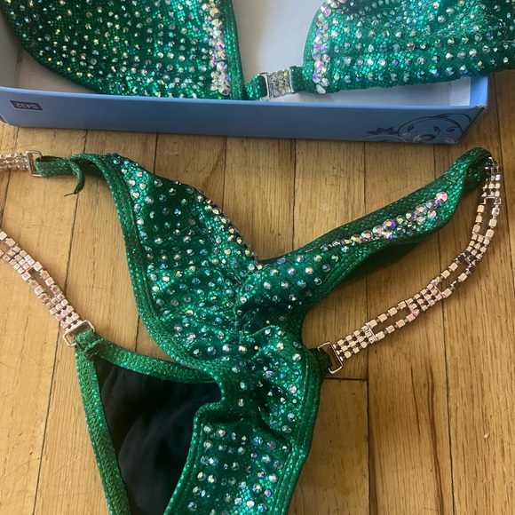 Competition bikini - Picture 10 of 10